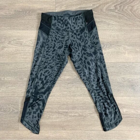 Lululemon Just Breathe Crop Animal Swirl Deep Coal Light Black Capri Legging - Picture 6 of 14